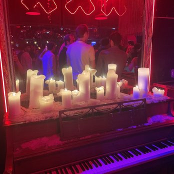 The Dirty Rabbit - Indoor decor - Bars Near Me - Miami, Florida