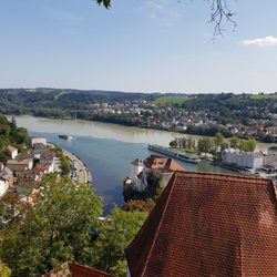 Dreiflüsseeck - Blick von der Veste Oberhaus. unten die Ilz, in der Mitte die Donau und oben der Inn