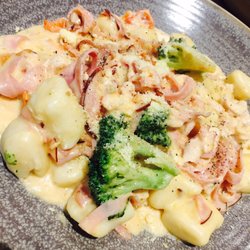 Shanikas Italian Trattoria - Marco pollo divine