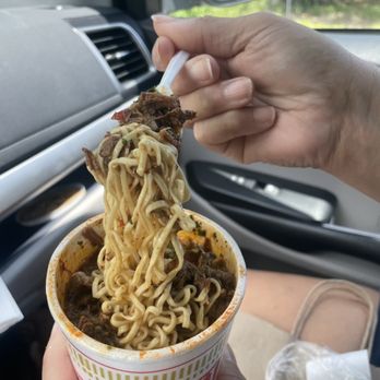 La Eskinna - Birria Ramen - Food Trucks Near Me - Orlando, Florida