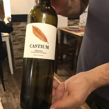 O Curruncho - They were super helpful in listening to my desires for a dry white wine. This one was perfect. - Tabernas Near Me - Madrid, M