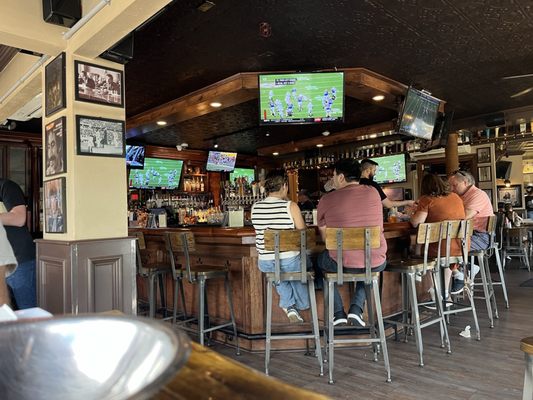 Bridge View Tavern by null