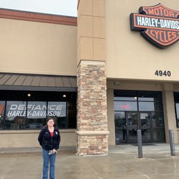 Meet visiting the local Harley Davidson dealership in Omaha Nebraska. Meet visiting the local Harley Davidson dealership in Omaha Nebraska.