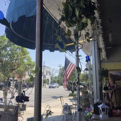Olde Carolina Eatery - Cute little town view