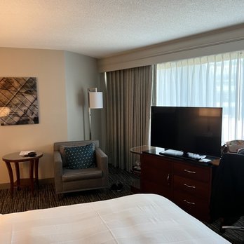 Marriott Downtown at CF Toronto Eaton Centre - Room - Hotels Near Me - Toronto, Ontario Marriott Downtown at CF Toronto Eaton Centre - Room - Hotels Near Me - Toronto, Ontario