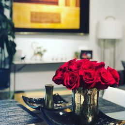 Lovely! Had an appetite for buying red roses to put them on my dining table and they did an amazing job! Found my favorite flower shop!