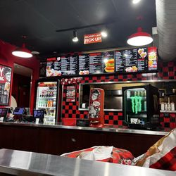 Smoke's Poutinerie - Inside