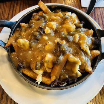 Pub Burgundy Lion - English Poutine w/ Roast Beef - British Near Me - Montreal, Quebec