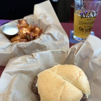 Ryan's on York - Burger n wings - American Near Me - Manitowoc, Wisconsin Ryan's on York - Burger n wings - American Near Me - Manitowoc, Wisconsin