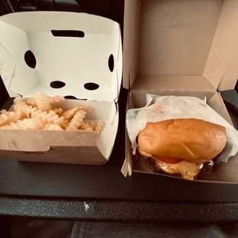 Shake Shack Leawood - Burgers Near Me - Leawood, Kansas