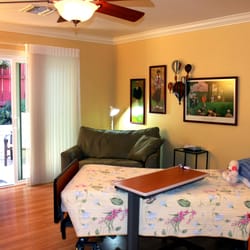ParkView Hospice Home - Hospice room at Sharp Hospice ParkView Home