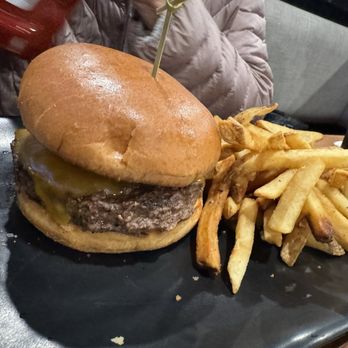 Burgers 2 Beer - Made to order - Burgers Near Me - Twinsburg, Ohio Burgers 2 Beer - Made to order - Burgers Near Me - Twinsburg, Ohio