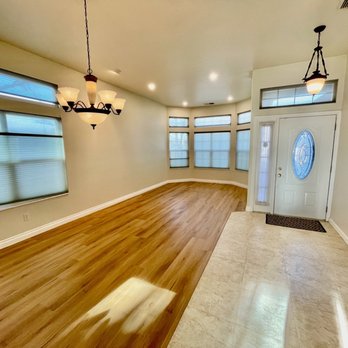 Rebuildit - empty living room with hardwood floors - Flooring Near Me - Sacramento, California