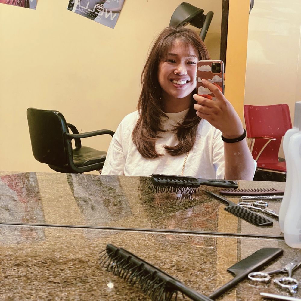 Butterfly haircut with some curtain bangs Butterfly haircut with some curtain bangs