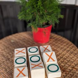Rosie Mae's Alpaca Farm & Boutique - Cute board games on the porch outside
