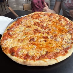 Large pepperoni pizza- so big and so good !