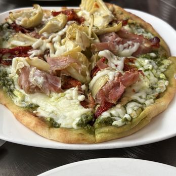 Amelia’s Hangar - Flatbread - American Near Me - Bremerton, Washington
