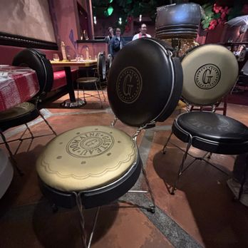 Bistrot Chez Rémy - Chairs - French Near Me - Chessy, 77 Bistrot Chez Rémy - Chairs - French Near Me - Chessy, 77