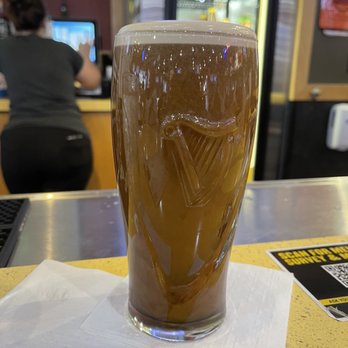 Buffalo Wild Wings - Guinness settling - Chicken Wings Near Me - Annapolis, Maryland