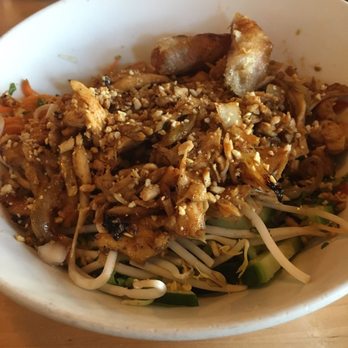Malai Kitchen - Noodle Vermicelli Salad with Lemongrass Chicken - Vietnamese Near Me - Southlake, Texas Malai Kitchen - Noodle Vermicelli Salad with Lemongrass Chicken - Vietnamese Near Me - Southlake, Texas