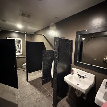 Alfredo's Pizza Cafe - Restroom - Pizza Near Me - Scranton, Pennsylvania
