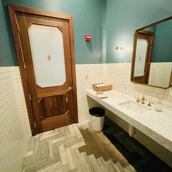 SENATE - Individual bathrooms - Gastropubs Near Me - Blue Ash, Ohio