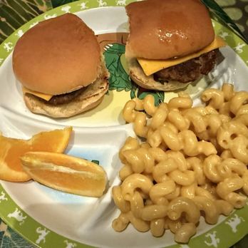 Rainforest Cafe - Kids sliders with Mac n cheese - American Near Me - Las Vegas, Nevada