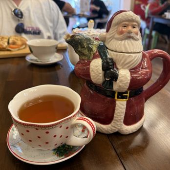 The Modern Rose - Delicious home brewed loose leaf tea (lemon ginger and caramel black tea) - Breakfast & Brunch Near Me - St. Augustine, Florida