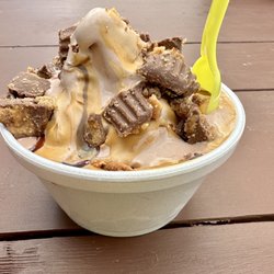 The Weaver's Creamery - Peanut butter cup sundae