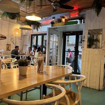 Venice Mtl Vieux-Montreal - Interior - Salad Near Me - Montreal, Quebec