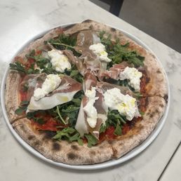 Pizza Prosciutto e Burrata Pizza Prosciutto e Burrata