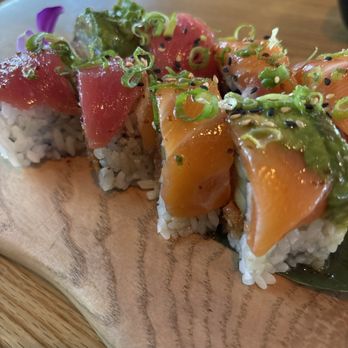 Oji Sushi & Sake Bar - Hawaiian Roll - Sushi Bars Near Me - Montebello, California Oji Sushi & Sake Bar - Hawaiian Roll - Sushi Bars Near Me - Montebello, California