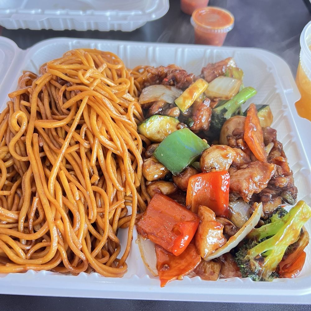 Chef K - Garlic chicken with noodles - Chinese Near Me - Murrieta, California