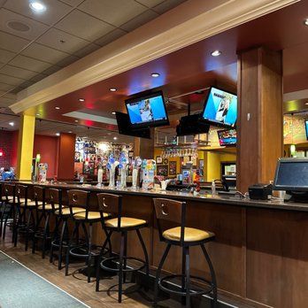Applebee's Grill + Bar - a bar with multiple televisions - Sports Bars Near Me - Sioux Falls, South Dakota Applebee's Grill + Bar - a bar with multiple televisions - Sports Bars Near Me - Sioux Falls, South Dakota