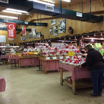 White House Fruit Farm - Attractive Displays - Farmers Market Near Me - Canfield, Ohio