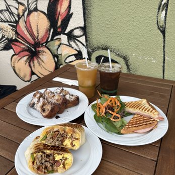 Lilikoi Kitchen - Lilikoi Island Iced Tea Cold Brew Baked Blueberry French Toast Monte Cristo Luxe Breakfast Burrito - Coffee & Tea Near Me - Kailua, Hawaii