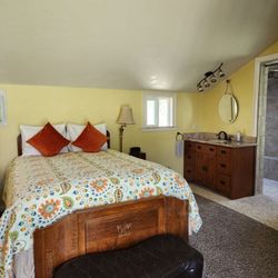 White House Inn Genoa - The Carriage House