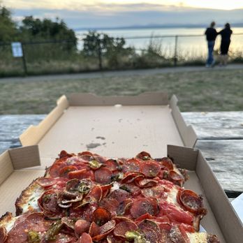 Sunny Hill - Arcade - Pizza Near Me - Seattle, Washington