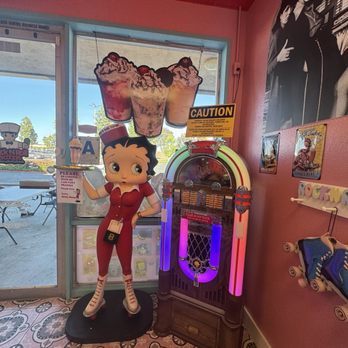Rock N Roll Scoops - Ice Cream & Frozen Yogurt Near Me - Vista, California