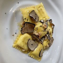 Il Girasole - Truffle and burrata ravioli