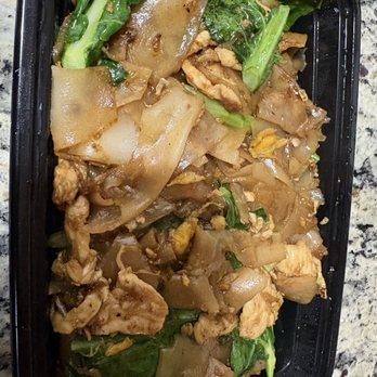 Come On Thai Cuisine - Pad See Ew with Chicken - Thai Near Me - Brooklyn, New York Come On Thai Cuisine - Pad See Ew with Chicken - Thai Near Me - Brooklyn, New York