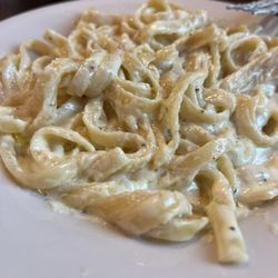 Mama D's - Fettuccini Alfredo