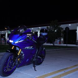 Yamaha YZF-R7