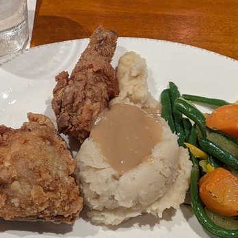 The Golden Lamb - Amish style fried chicken with mashed and gravy, and vegetables from their own garden. - American Near Me - Lebanon, Ohio The Golden Lamb - Amish style fried chicken with mashed and gravy, and vegetables from their own garden. - American Near Me - Lebanon, Ohio