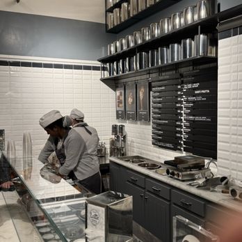 Come Il Latte - Inside - Gelato Near Me - Rome, RM