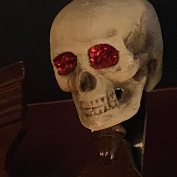 The Done Right Inn - He keeps a watchful eye. - Dive Bars Near Me - Toronto, Ontario