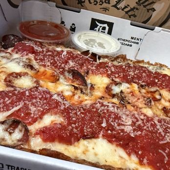 Angry Pete's Pizza - Ezzo SS Pepperoni Pizza - Pizza Near Me - San Diego, California Angry Pete's Pizza - Ezzo SS Pepperoni Pizza - Pizza Near Me - San Diego, California