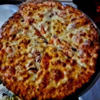 The 33 Speakeasy Grill - The 33 Speakeasy Grill White Pizza - Speakeasies Near Me - Cheektowaga, New York