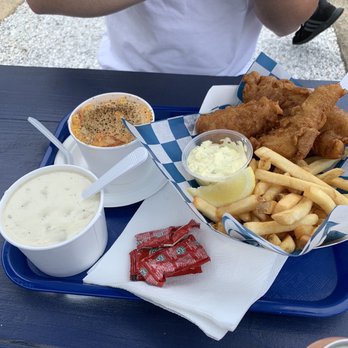 Hooked - Fish and chips, lobster mac and cheese new england clam chowder and homemade tartar amazing - Seafood Near Me - Montauk, New York