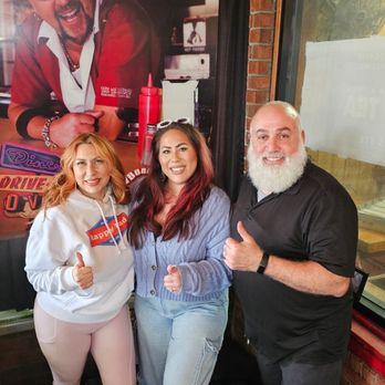 Toms Barbeque - Giving this place a three thumbs  up! - Barbeque Near Me - Memphis, Tennessee
